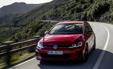 2019 Volkswagen Golf GTI TCR Front Three-Quarter Wallpapers 450x275 (51)
