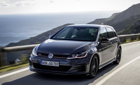 2019 Volkswagen Golf GTI TCR Front Three-Quarter Wallpapers 450x275 (26)