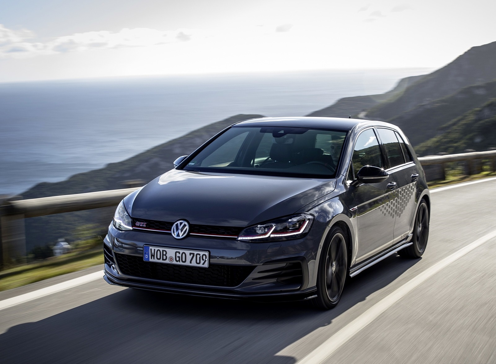 2019 Volkswagen Golf GTI TCR Front Three-Quarter Wallpapers #26 of 75