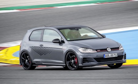 2019 Volkswagen Golf GTI TCR Front Three-Quarter Wallpapers 450x275 (20)