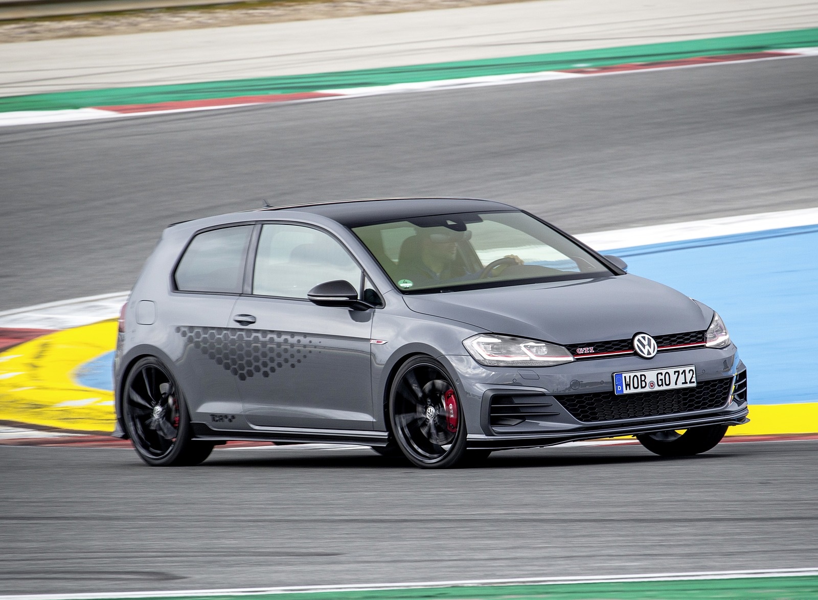 2019 Volkswagen Golf GTI TCR Front Three-Quarter Wallpapers #20 of 75