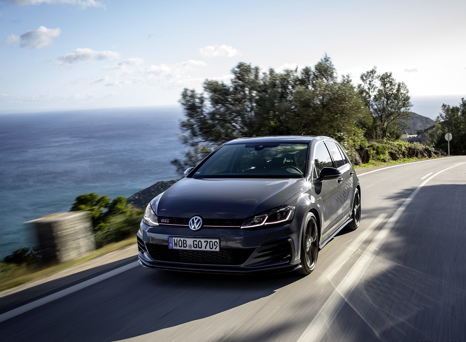 2019 Volkswagen Golf GTI TCR Front Three-Quarter Wallpapers #27 of 75