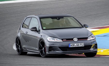 2019 Volkswagen Golf GTI TCR Front Three-Quarter Wallpapers 450x275 (12)