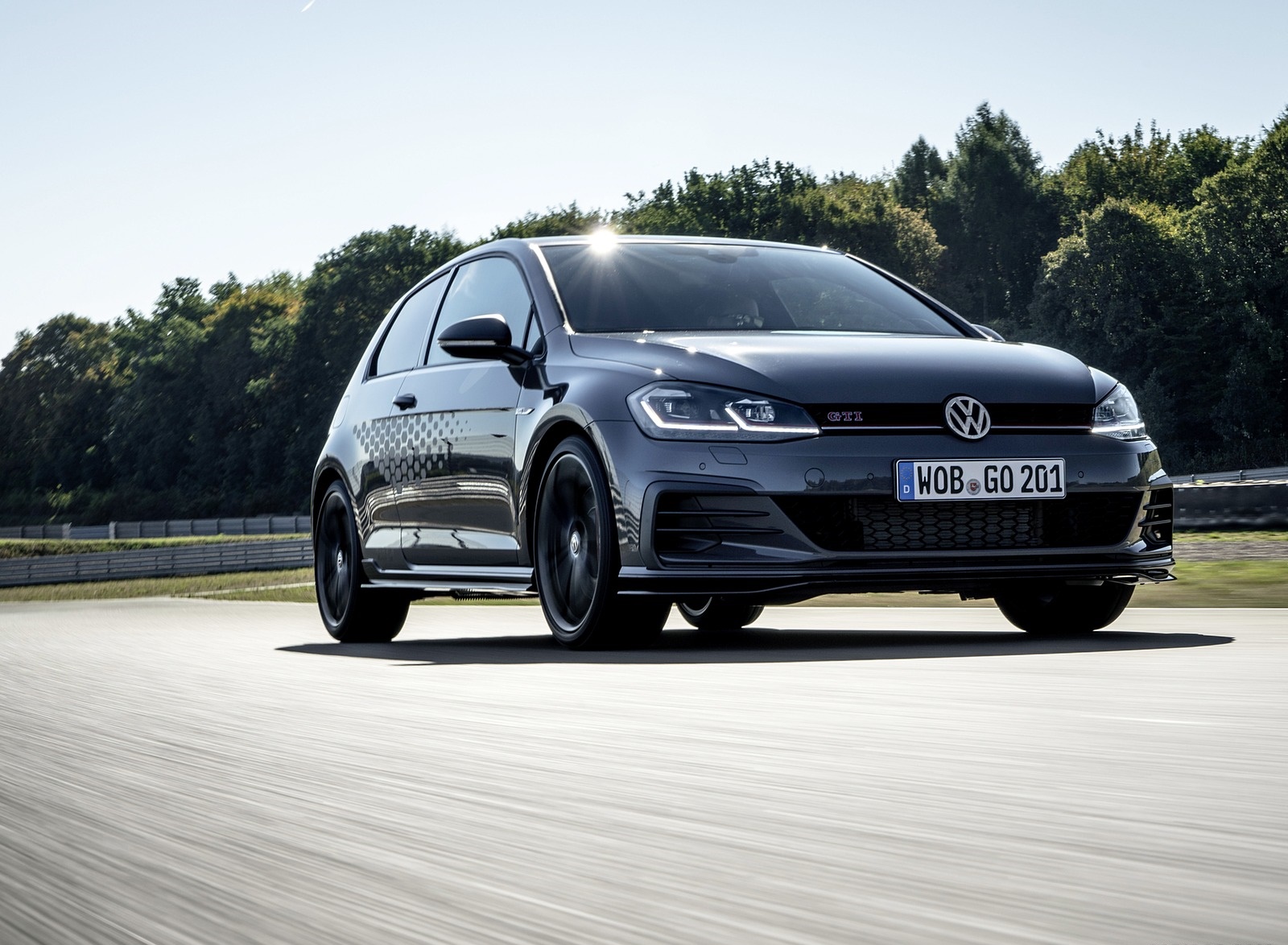 2019 Volkswagen Golf GTI TCR Front Three-Quarter Wallpapers #28 of 75