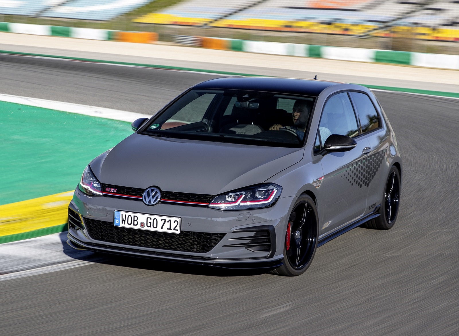 2019 Volkswagen Golf GTI TCR Front Three-Quarter Wallpapers #21 of 75