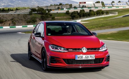 2019 Volkswagen Golf GTI TCR Front Three-Quarter Wallpapers 450x275 (64)