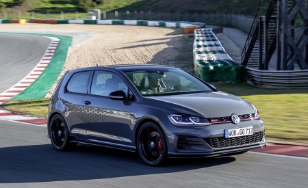 2019 Volkswagen Golf GTI TCR Front Three-Quarter Wallpapers 450x275 (22)