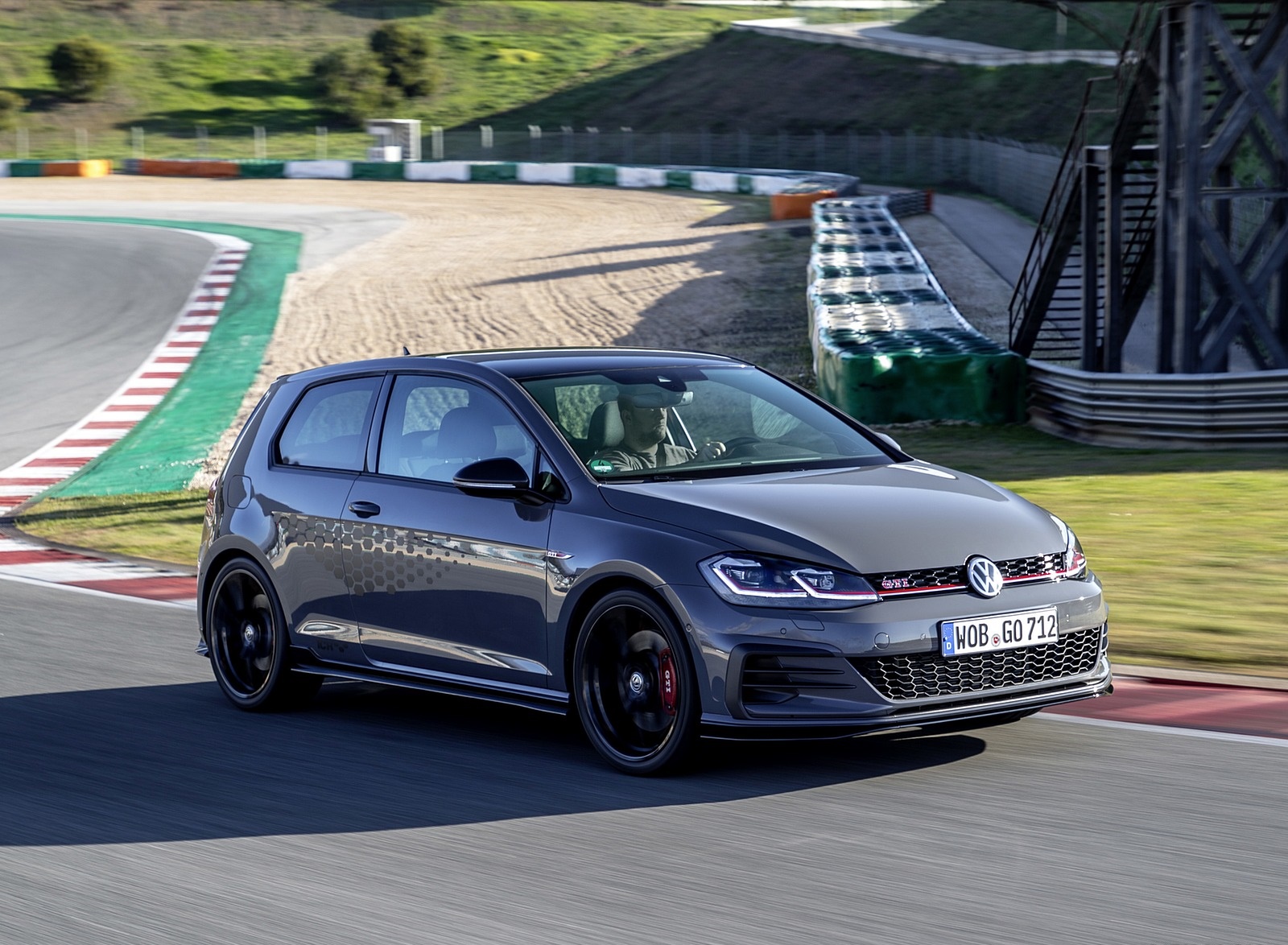 2019 Volkswagen Golf GTI TCR Front Three-Quarter Wallpapers #22 of 75