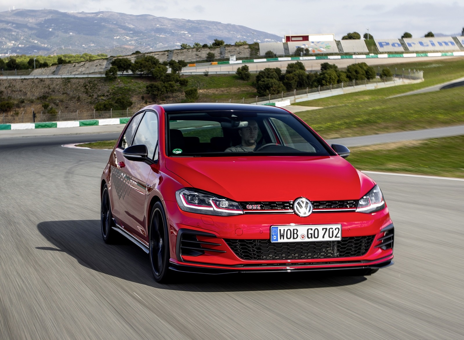 2019 Volkswagen Golf GTI TCR Front Three-Quarter Wallpapers #64 of 75