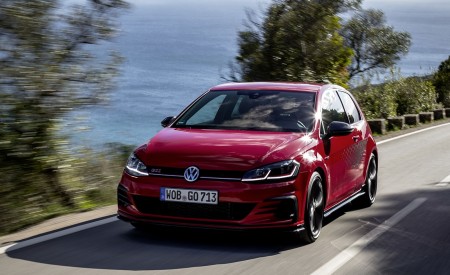 2019 Volkswagen Golf GTI TCR Front Three-Quarter Wallpapers 450x275 (57)