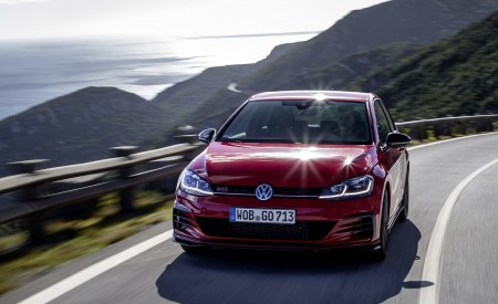 2019 Volkswagen Golf GTI TCR Front Three-Quarter Wallpapers 450x275 (52)