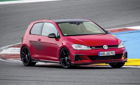 2019 Volkswagen Golf GTI TCR Front Three-Quarter Wallpapers 450x275 (45)