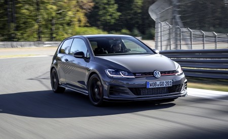 2019 Volkswagen Golf GTI TCR Front Three-Quarter Wallpapers 450x275 (35)