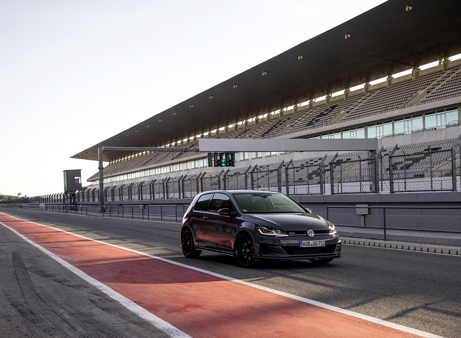 2019 Volkswagen Golf GTI TCR Front Three-Quarter Wallpapers #29 of 75