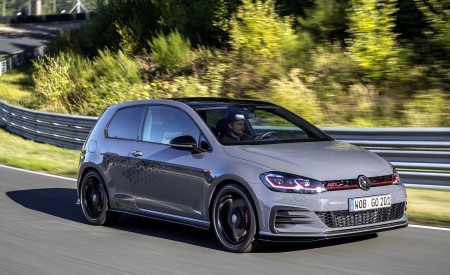 2019 Volkswagen Golf GTI TCR Front Three-Quarter Wallpapers 450x275 (14)