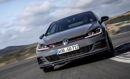 2019 Volkswagen Golf GTI TCR Front Wallpapers 450x275 (23)