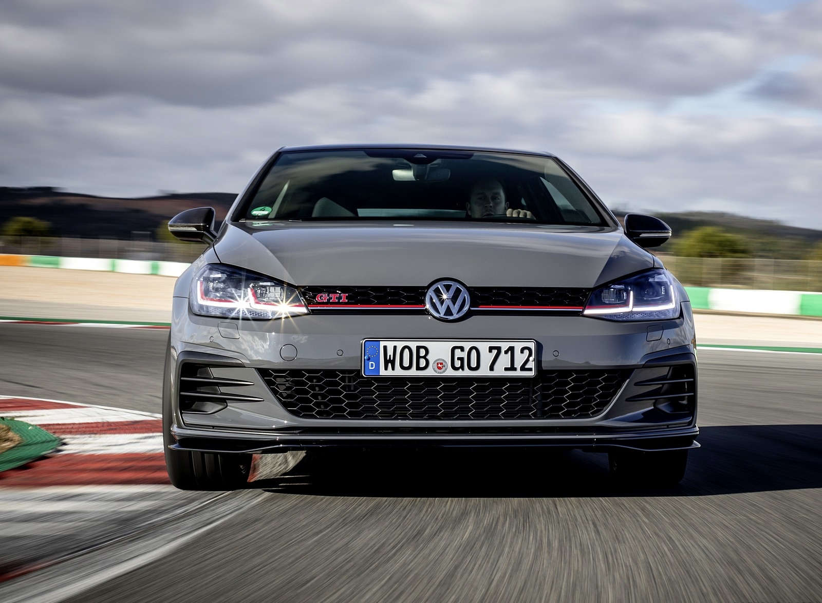 2019 Volkswagen Golf GTI TCR Front Wallpapers #24 of 75