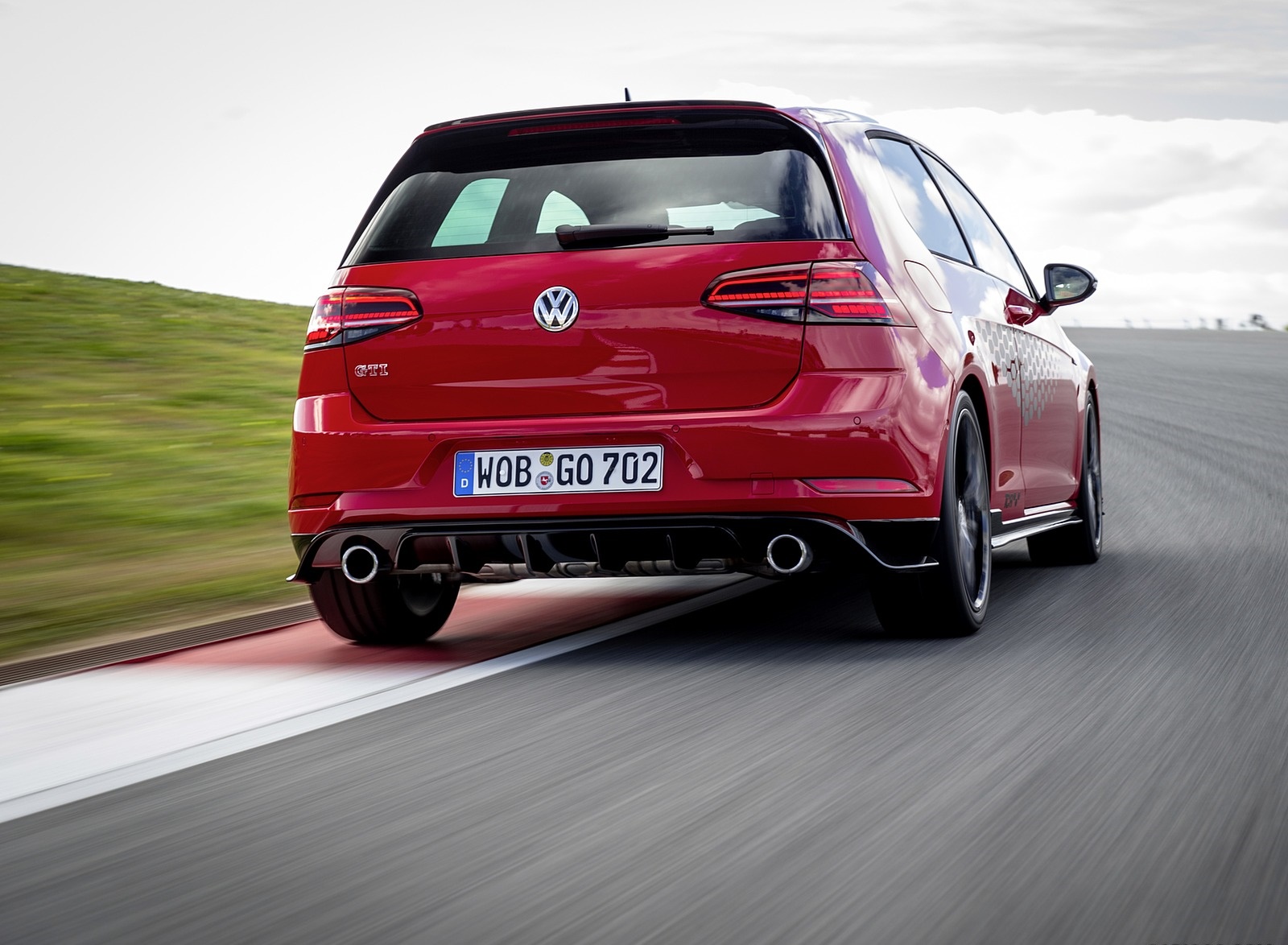Фольксваген гольф 7 GTI 2019