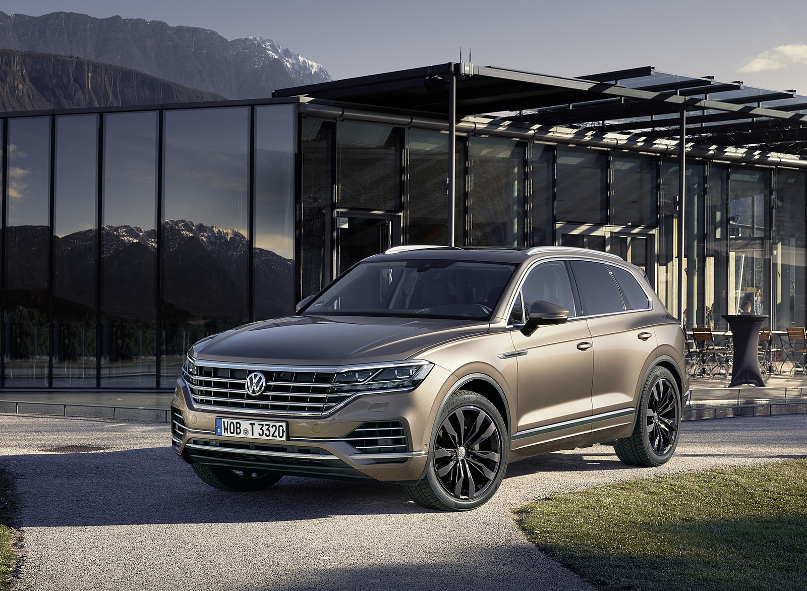 2019 Volkswagen Touareg Atmosphere Front Three-Quarter Wallpapers #68 of 96