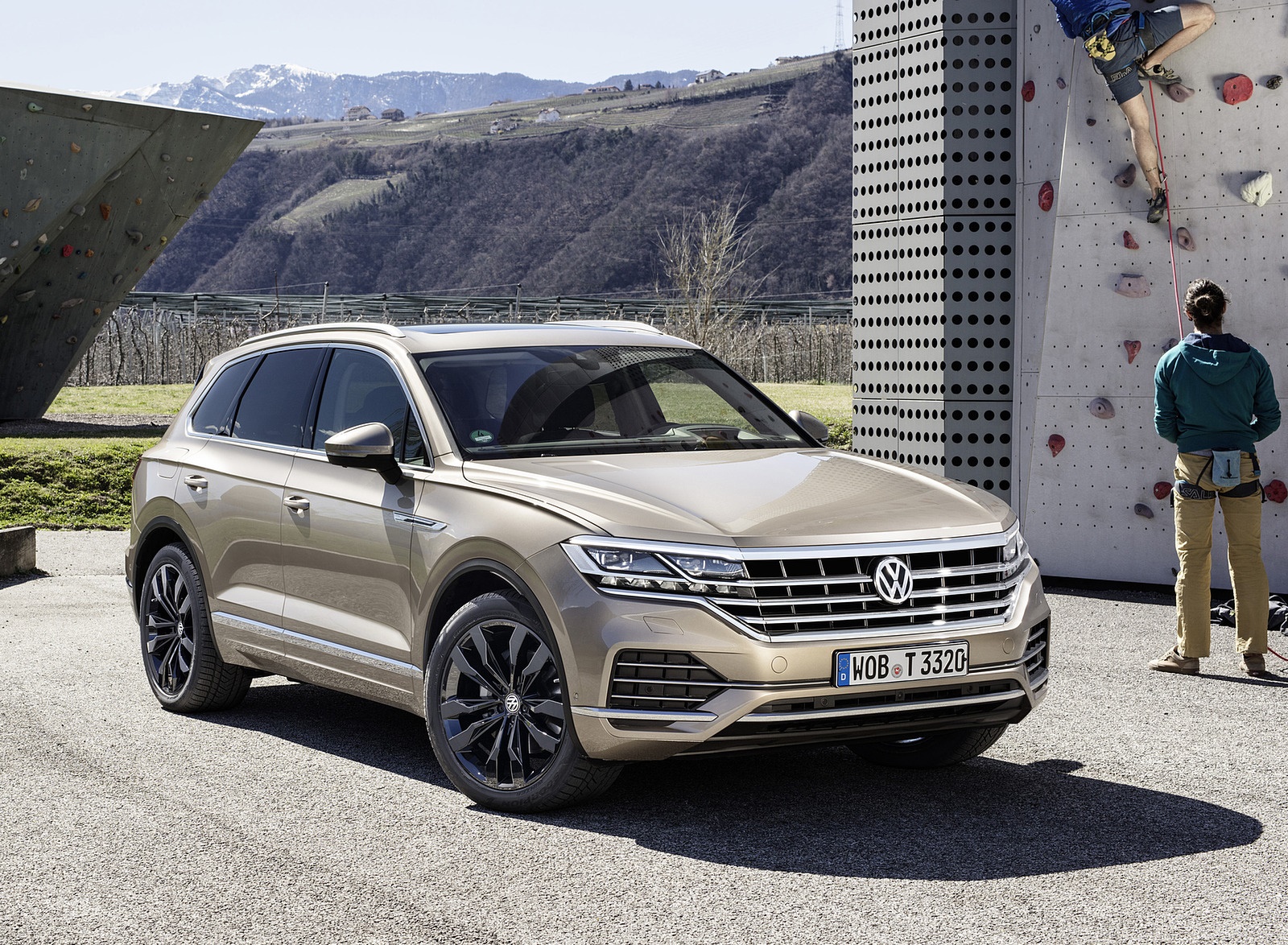 2019 Volkswagen Touareg Atmosphere Front Three-Quarter Wallpapers #69 of 96
