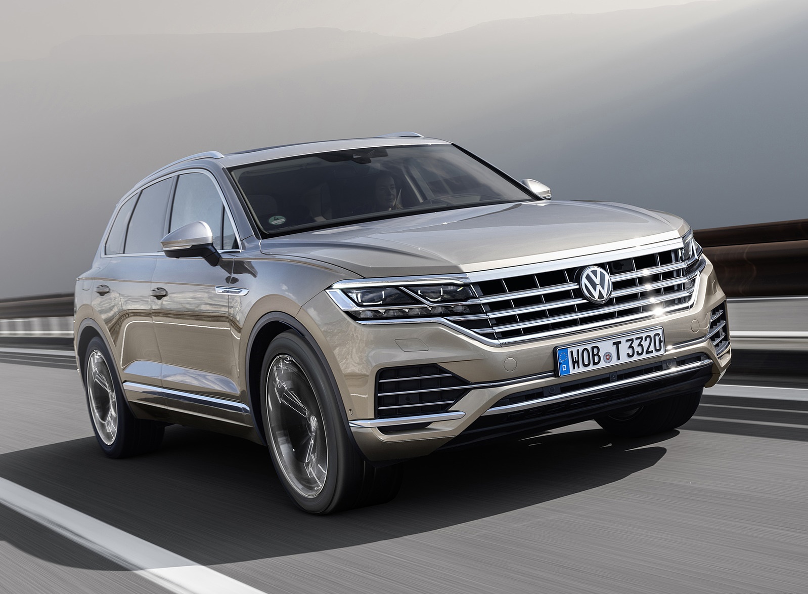 2019 Volkswagen Touareg Atmosphere Front Three-Quarter Wallpapers #64 of 96