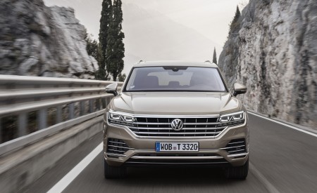 2019 Volkswagen Touareg Atmosphere Front Wallpapers 450x275 (65)