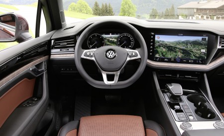 2019 Volkswagen Touareg Atmosphere Interior Wallpapers 450x275 (61)