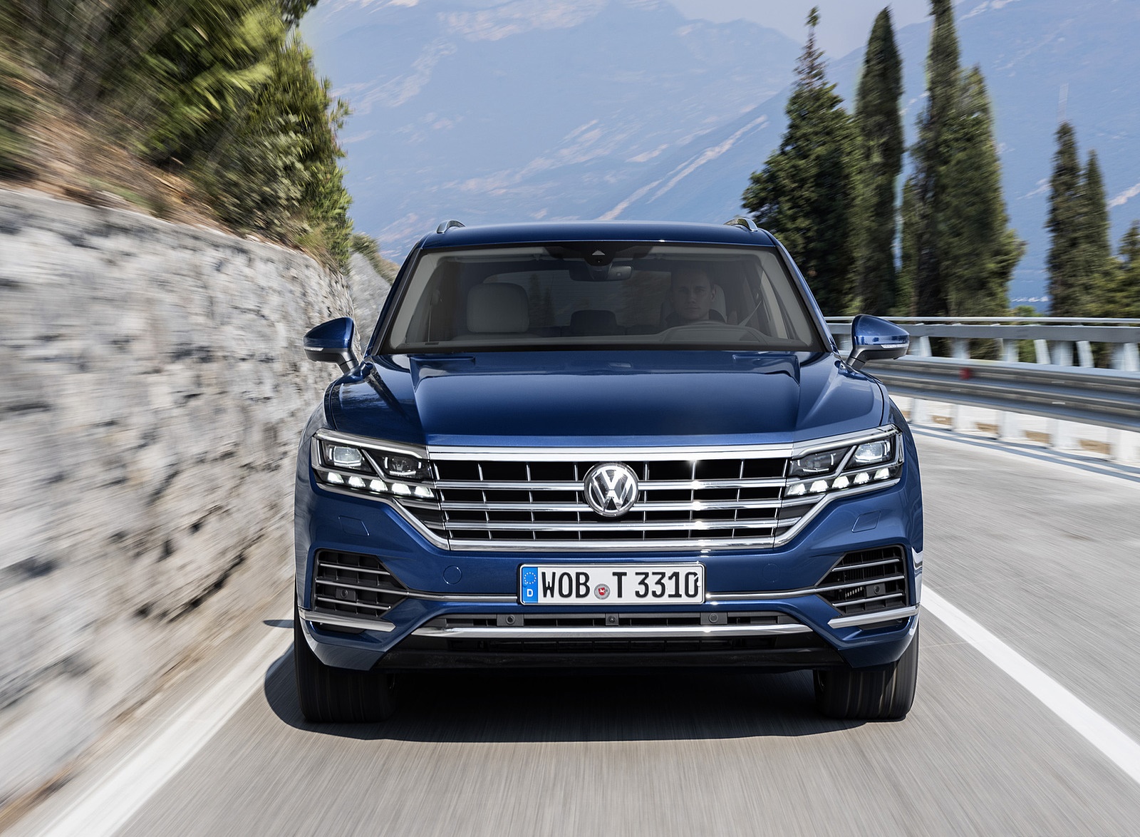 2019 Volkswagen Touareg Elegance Front Wallpapers #40 of 96