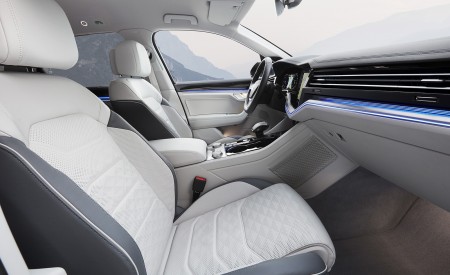 2019 Volkswagen Touareg Elegance Interior Seats Wallpapers 450x275 (52)