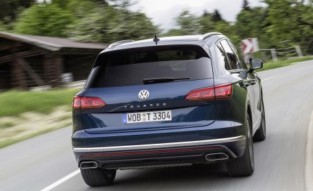 2019 Volkswagen Touareg Elegance Rear Wallpapers 450x275 (34)