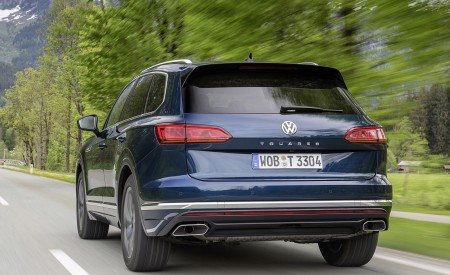 2019 Volkswagen Touareg Elegance Rear Wallpapers 450x275 (35)