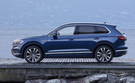 2019 Volkswagen Touareg Elegance Side Wallpapers 450x275 (51)