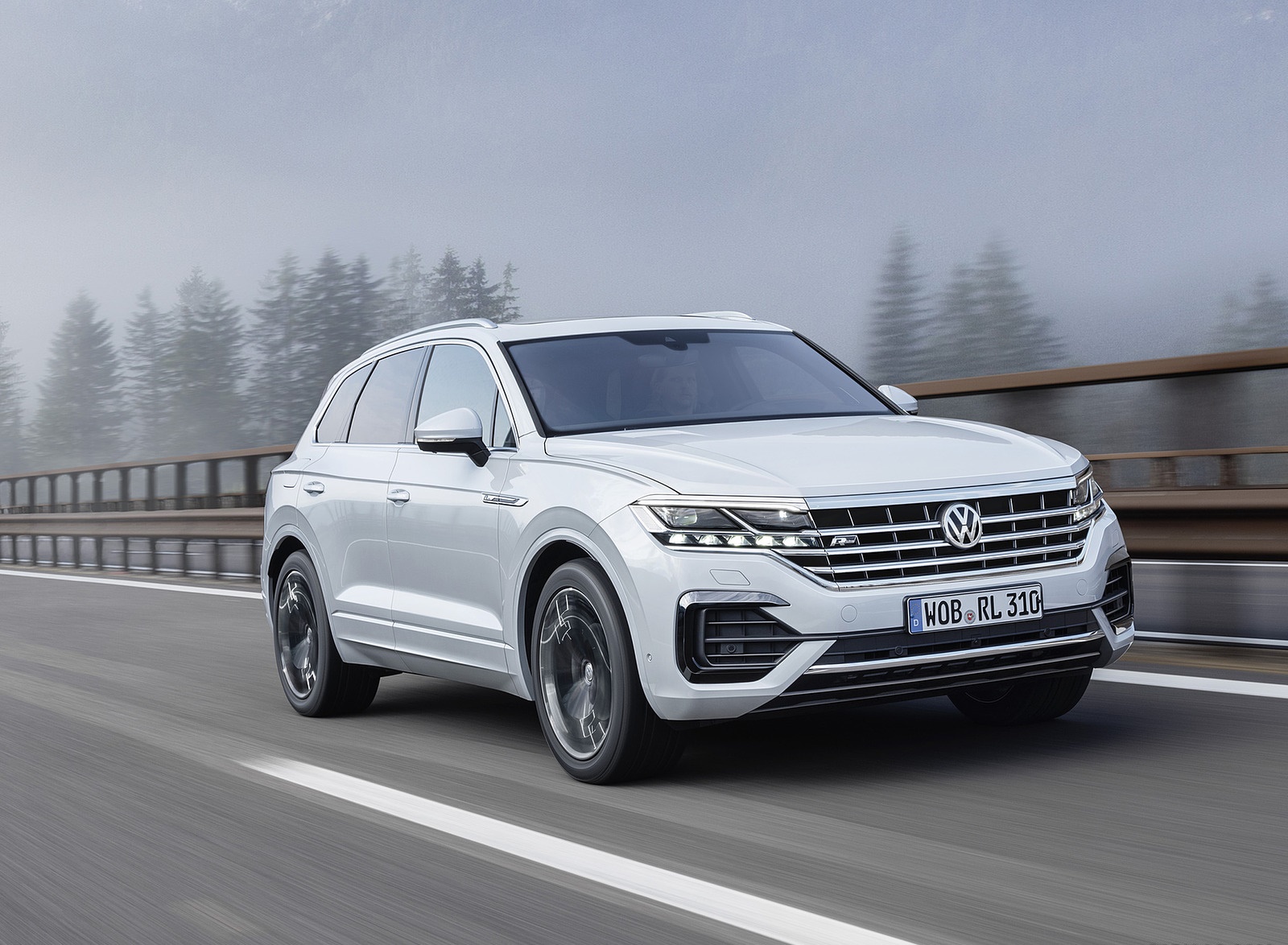 2019 Volkswagen Touareg R-Line Front Three-Quarter Wallpapers #78 of 96
