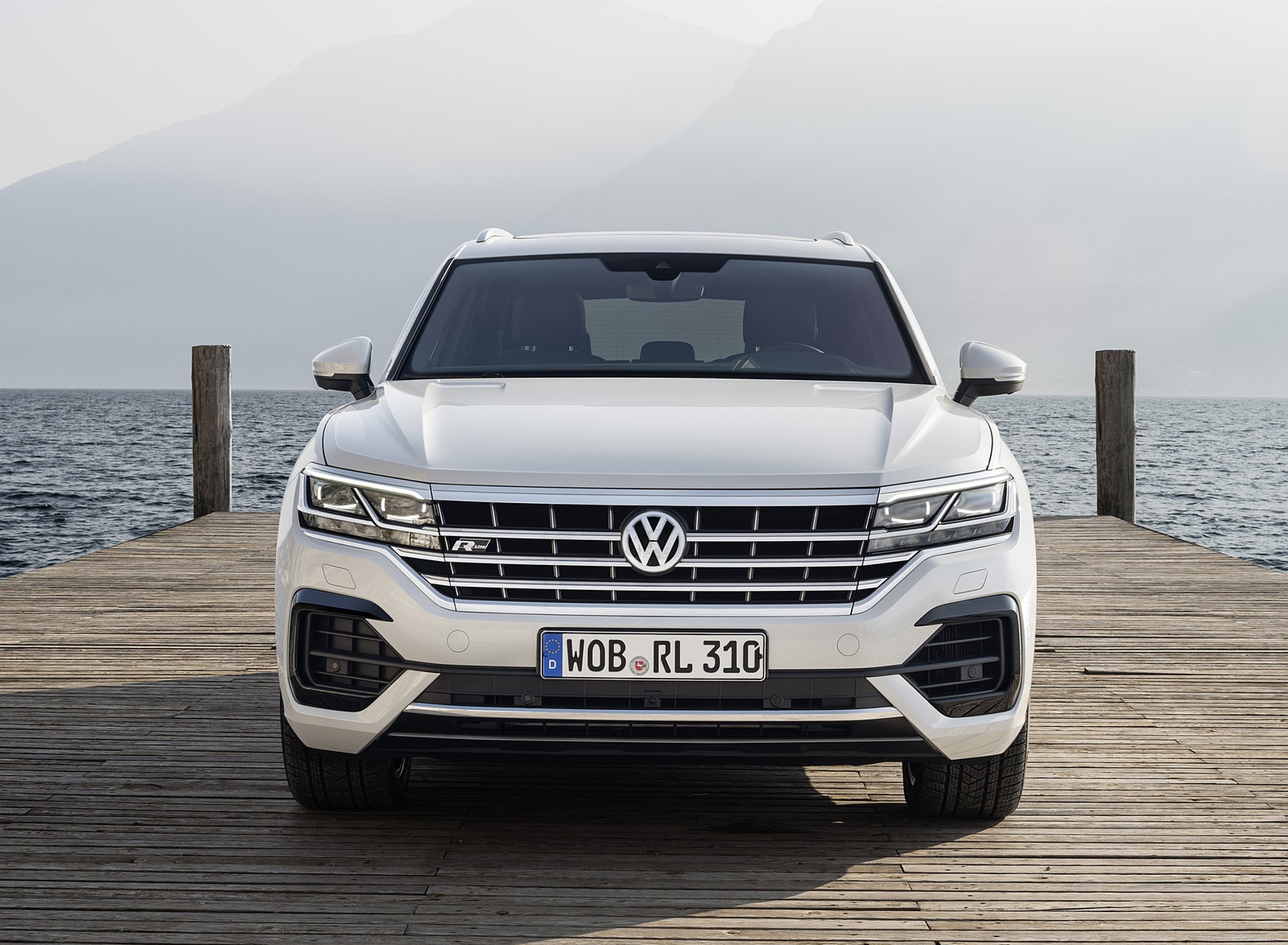 2019 Volkswagen Touareg R-Line Front Wallpapers #88 of 96