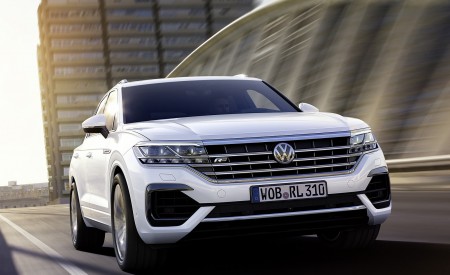 2019 Volkswagen Touareg R-Line Front Wallpapers 450x275 (1)