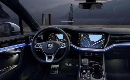 2019 Volkswagen Touareg R-Line Interior Cockpit Wallpapers 450x275 (93)