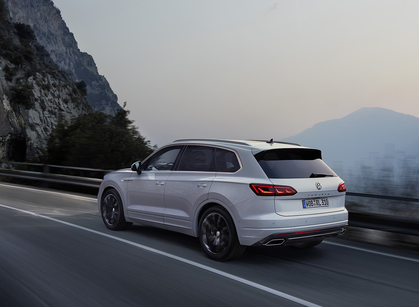 2019 Volkswagen Touareg R-Line Rear Three-Quarter Wallpapers #80 of 96