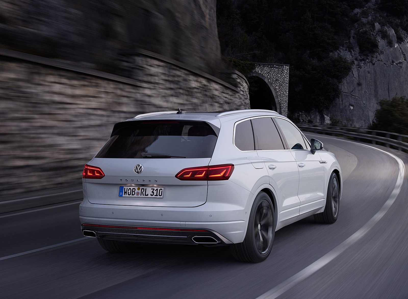 2019 Volkswagen Touareg R-Line Rear Wallpapers #82 of 96