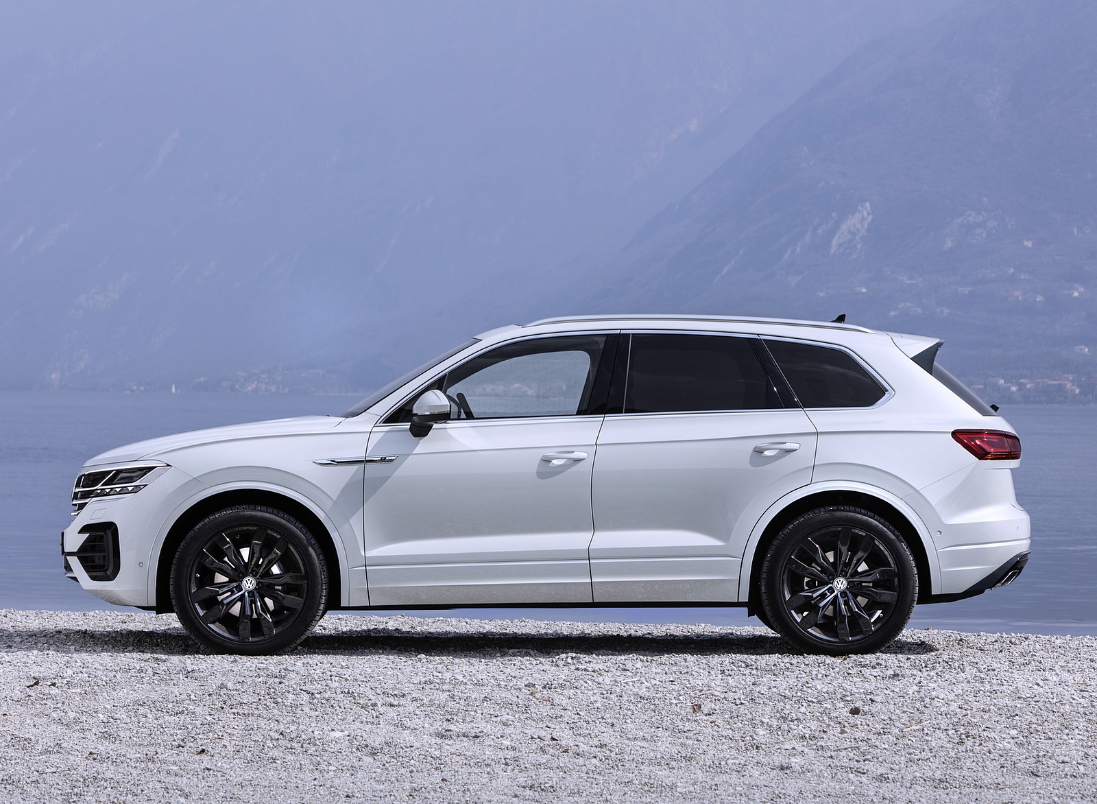 2019 Volkswagen Touareg R-Line Side Wallpapers #90 of 96