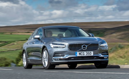 2019 Volvo S90 D4 Front Three-Quarter Wallpapers 450x275 (29)