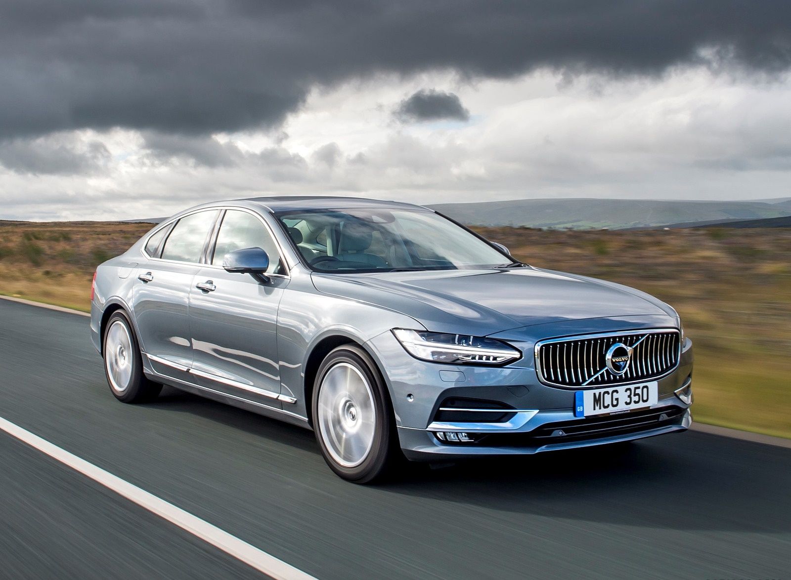 2019 Volvo S90 D4 Front Three-Quarter Wallpapers #30 of 37