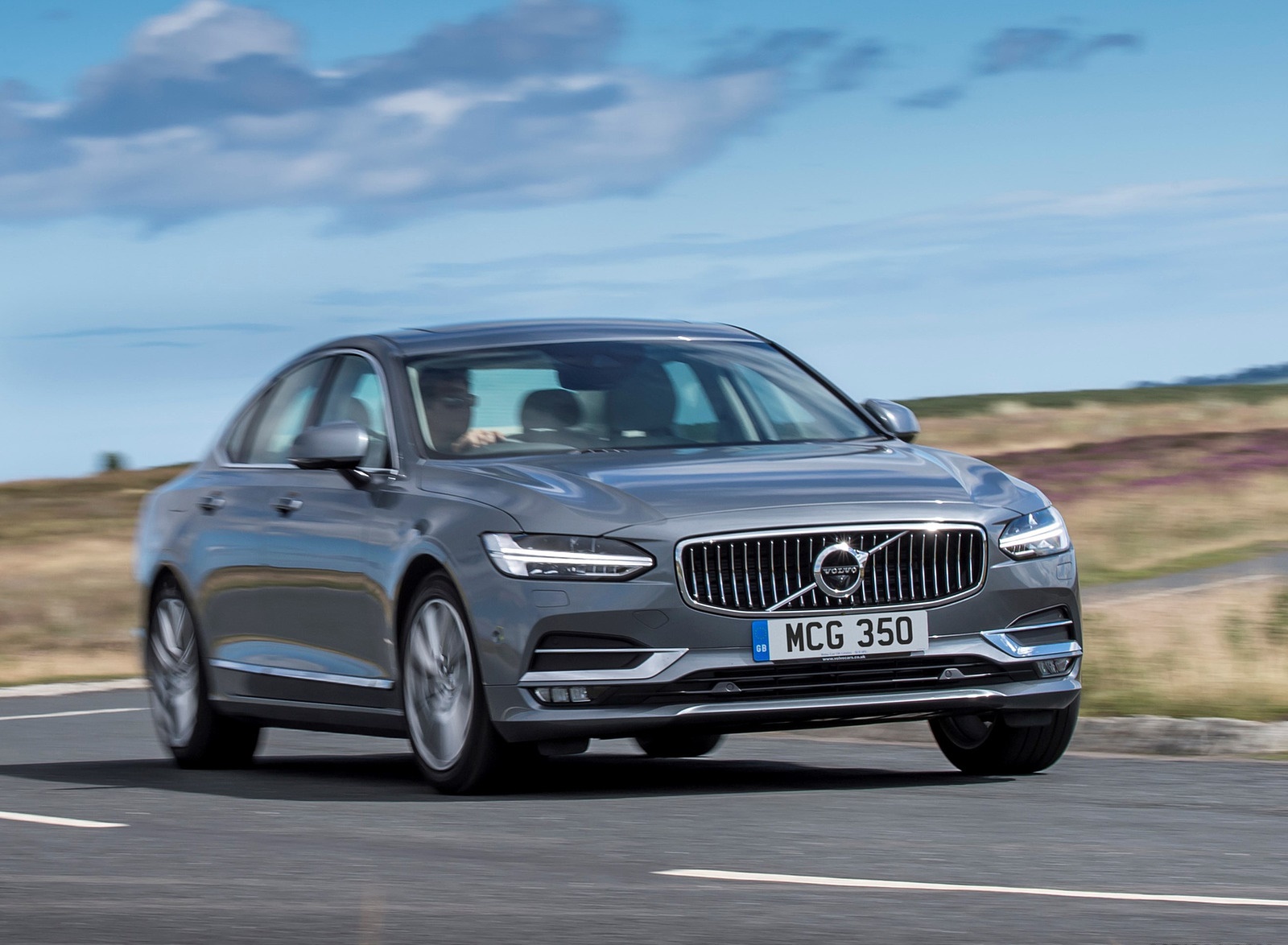 2019 Volvo S90 D4 Front Three-Quarter Wallpapers #31 of 37
