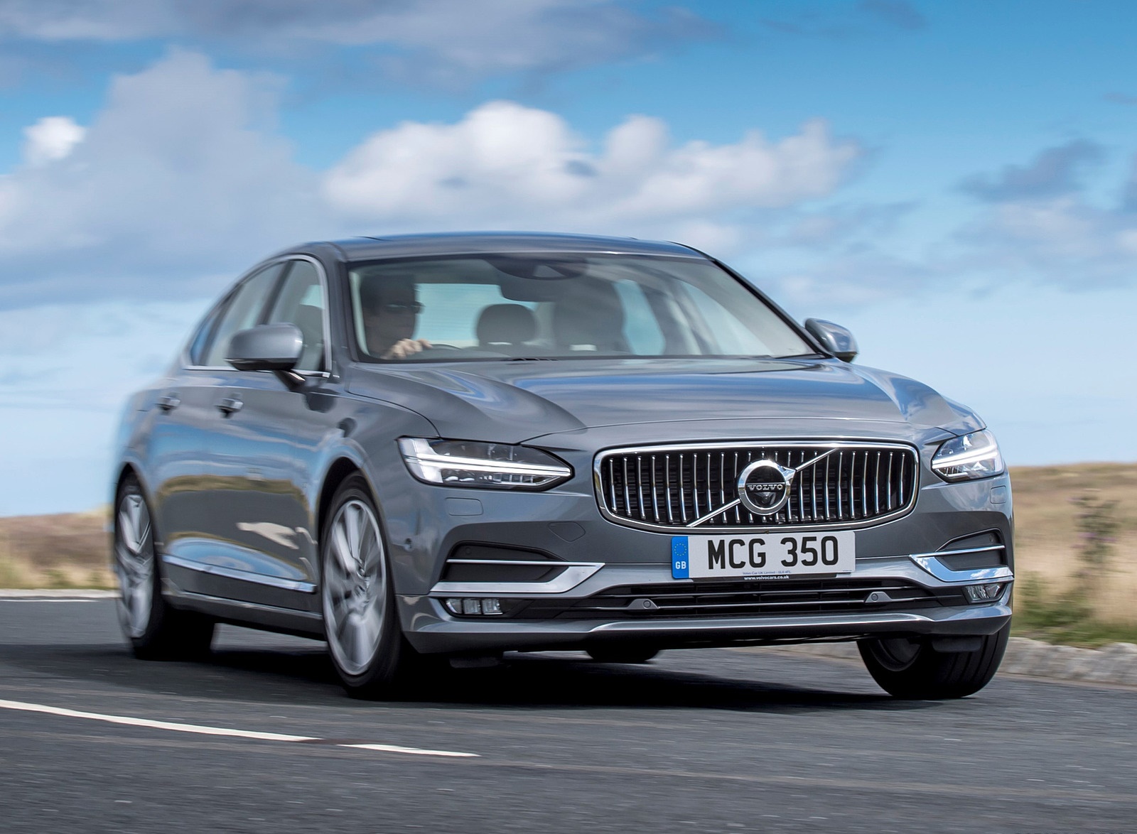 2019 Volvo S90 D4 Front Three-Quarter Wallpapers #32 of 37