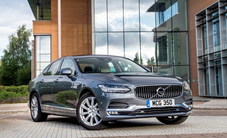 2019 Volvo S90 D4 Front Three-Quarter Wallpapers 450x275 (23)
