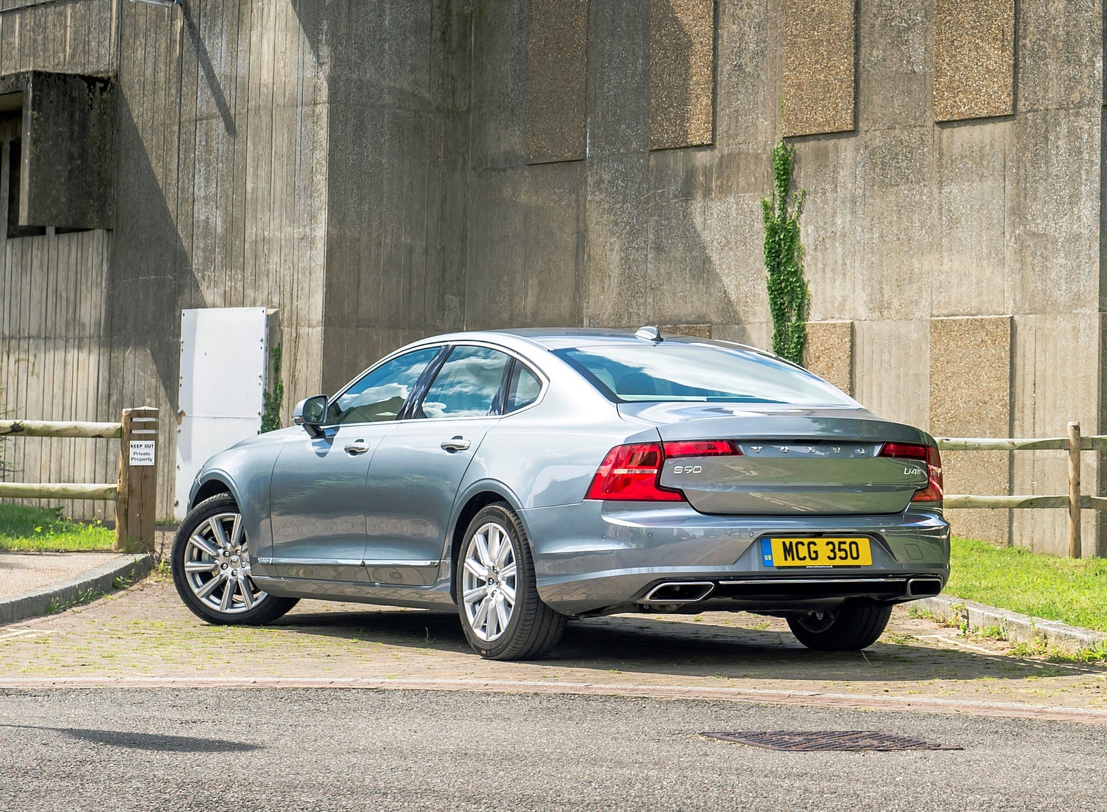 2019 Volvo S90 D4 Rear Three-Quarter Wallpapers #26 of 37