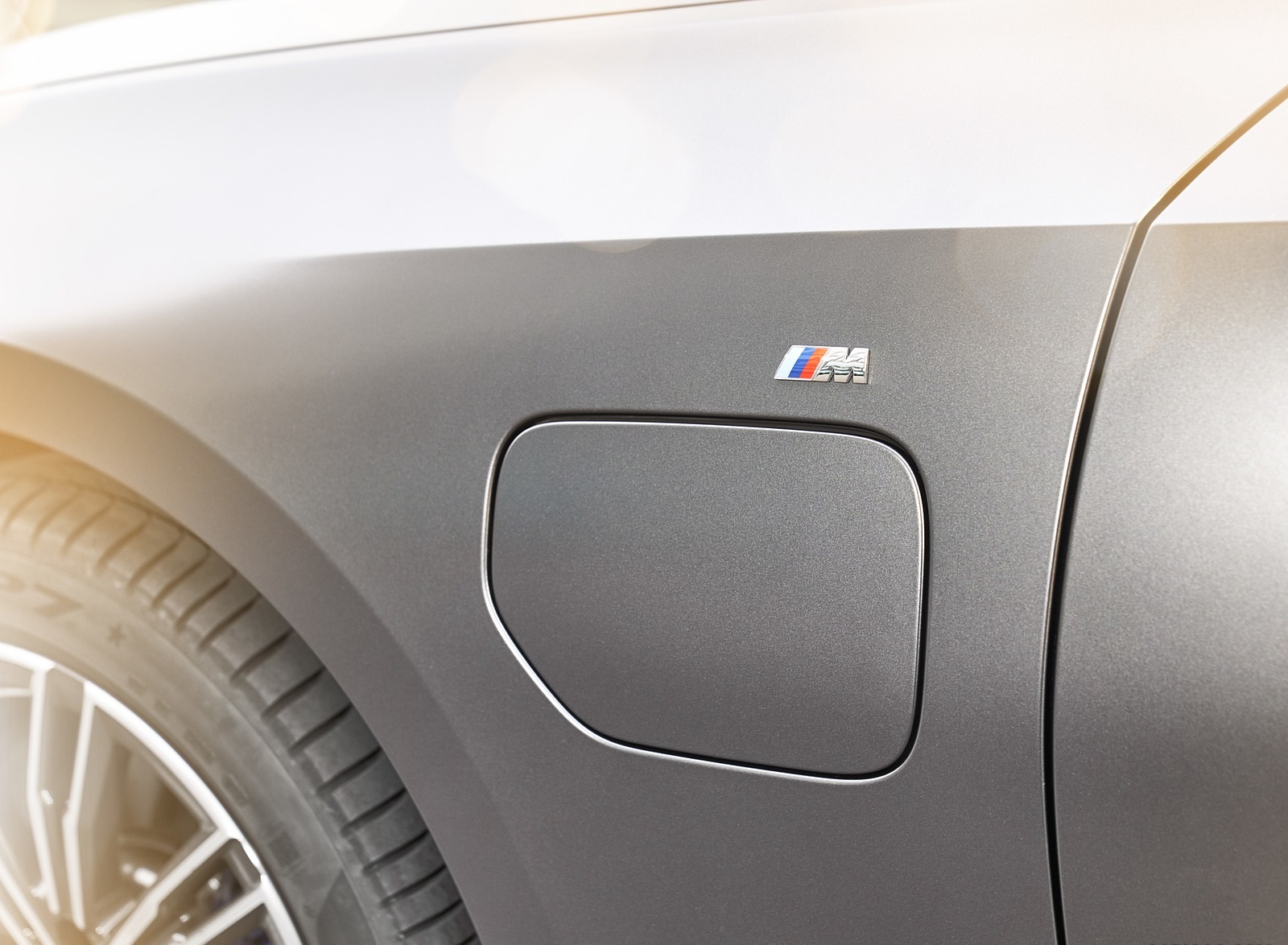 2020 BMW 330e Plug-in Hybrid Charging Port Wallpapers #59 of 96
