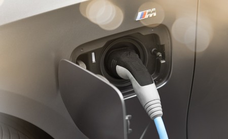 2020 BMW 330e Plug-in Hybrid Charging Wallpapers 450x275 (69)