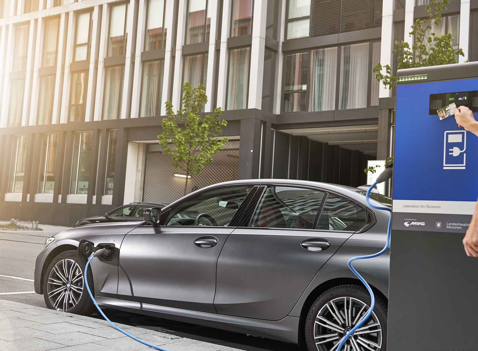 2020 BMW 330e Plug-in Hybrid Charging Wallpapers #65 of 96