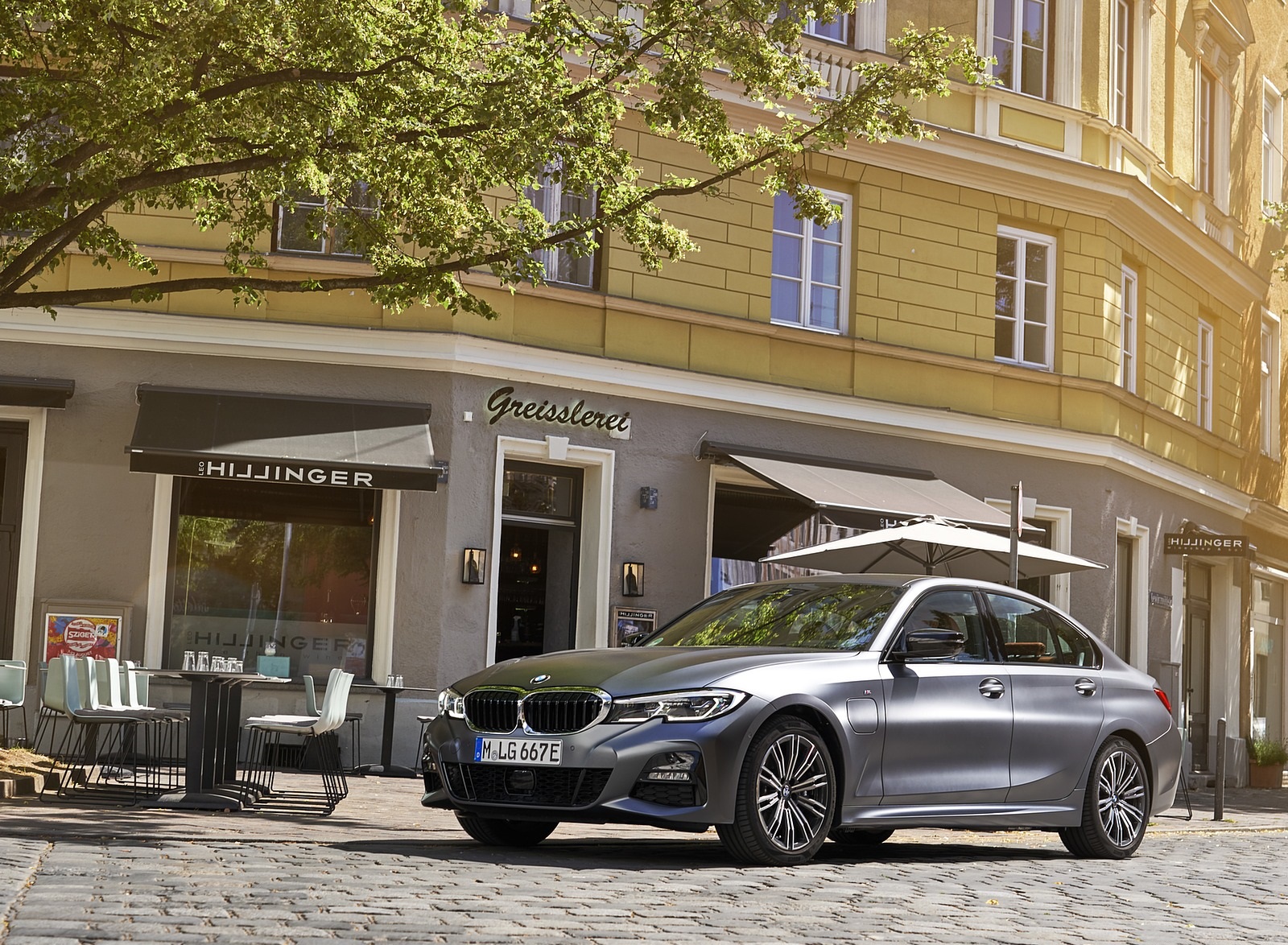 2020 BMW 330e Plug-in Hybrid Front Three-Quarter Wallpapers #39 of 96
