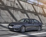 2020 BMW 330e Plug-in Hybrid Front Three-Quarter Wallpapers 150x120 (27)